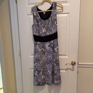 Black & White Paisley Sleeveless Midi Dress with Cinched Waist